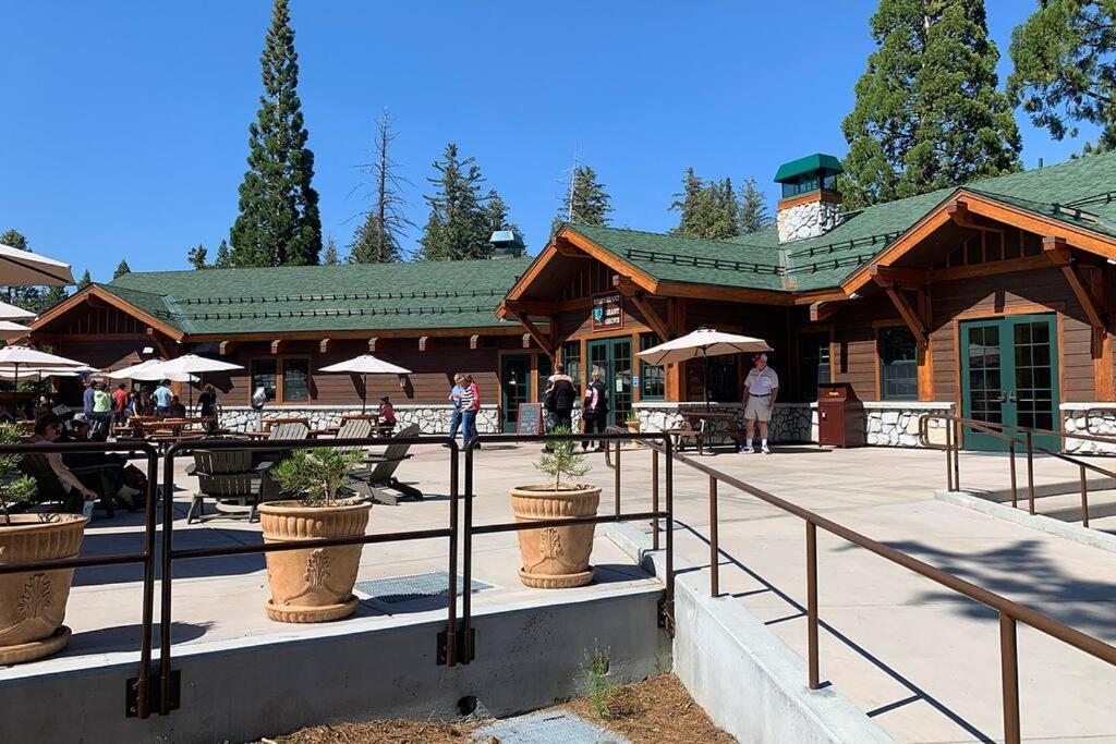 Sequoia Splendor, Inside Kings Canyon Np By Visitors Center Wilsonia Exterior foto